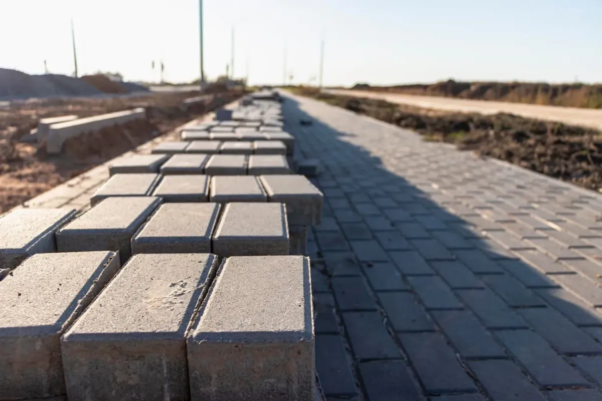 Jak polski producent kostki brukowej dba o ekologiczną produkcję materiałów?